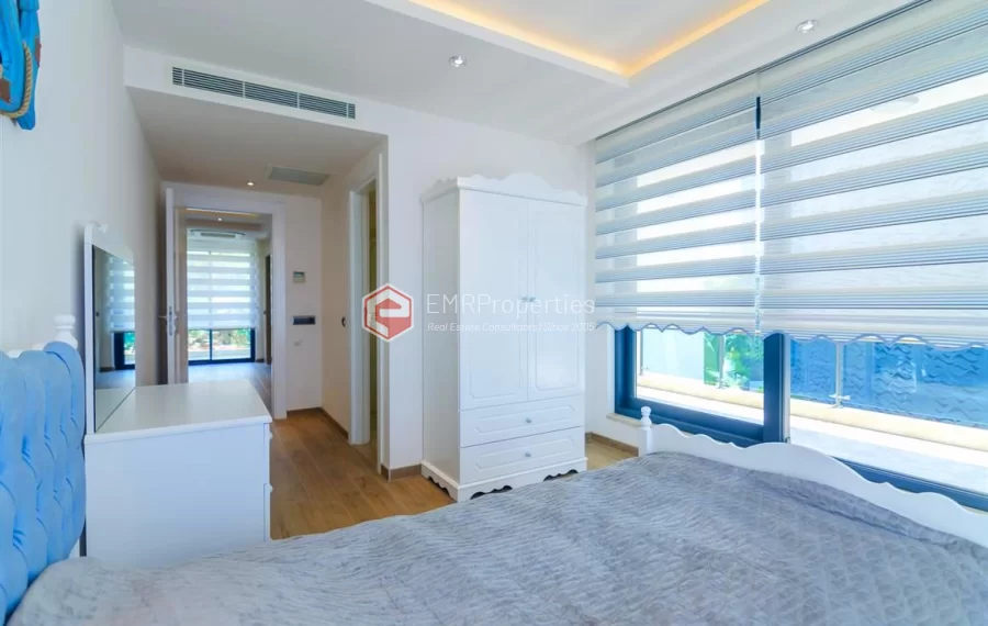 Zeitgenössische Wohnvilla mit 6 Zimmer zum Verkauf in Konakli