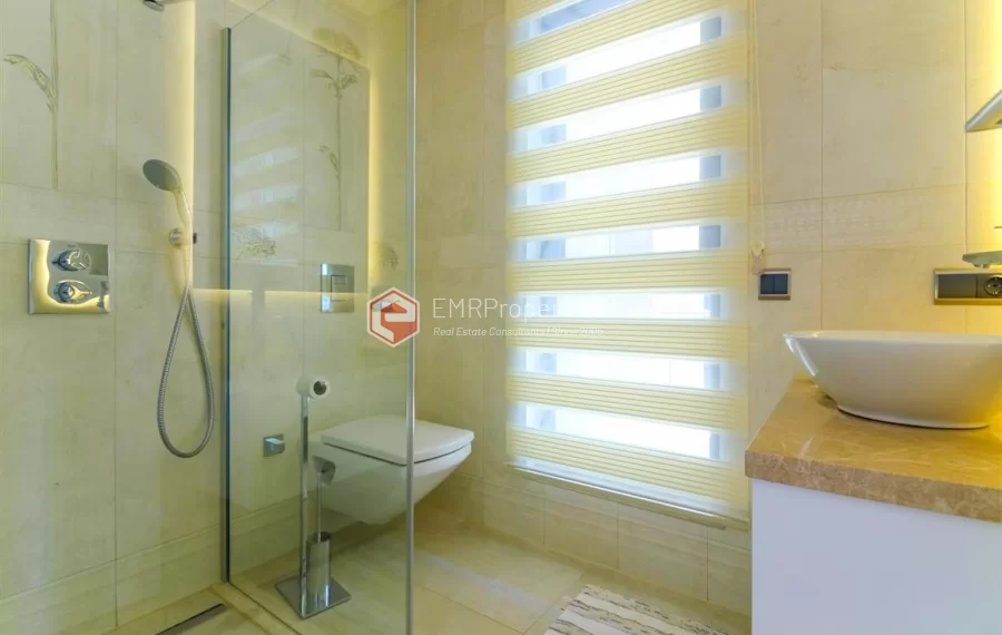 Zeitgenössische Wohnvilla mit 6 Zimmer zum Verkauf in Konakli