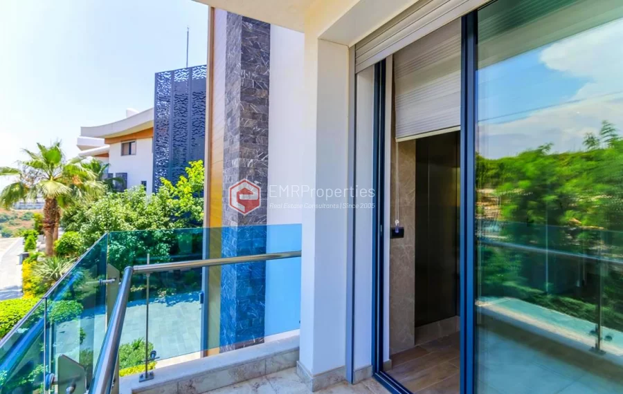 Zeitgenössische Wohnvilla mit 6 Zimmer zum Verkauf in Konakli