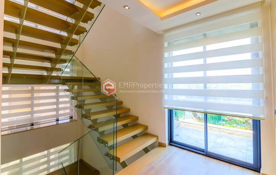 Zeitgenössische Wohnvilla mit 6 Zimmer zum Verkauf in Konakli