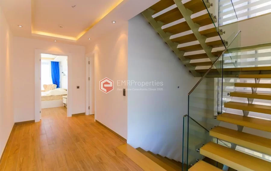 Zeitgenössische Wohnvilla mit 6 Zimmer zum Verkauf in Konakli