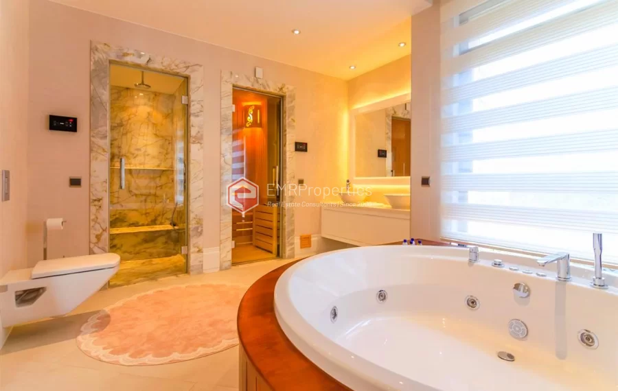 Zeitgenössische Wohnvilla mit 6 Zimmer zum Verkauf in Konakli