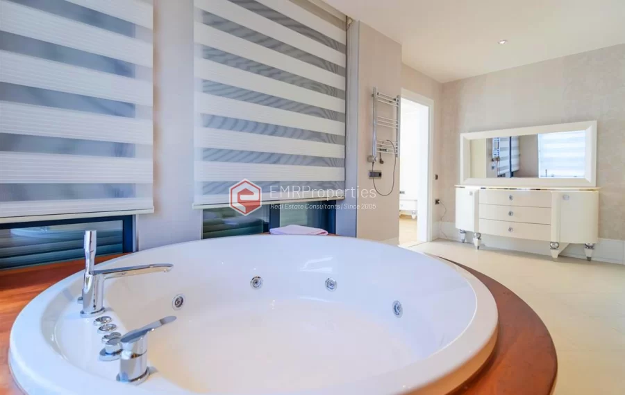 Zeitgenössische Wohnvilla mit 6 Zimmer zum Verkauf in Konakli