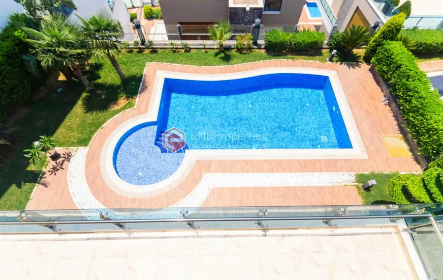 Zeitgenössische Wohnvilla mit 6 Zimmer zum Verkauf in Konakli