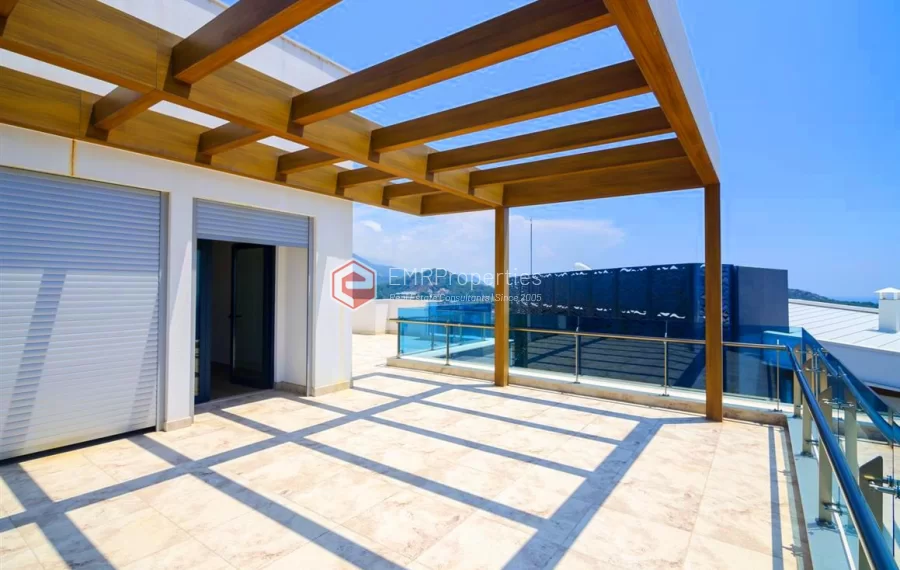 Zeitgenössische Wohnvilla mit 6 Zimmer zum Verkauf in Konakli