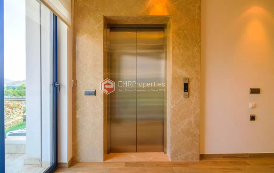 Zeitgenössische Wohnvilla mit 6 Zimmer zum Verkauf in Konakli