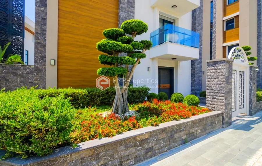 Zeitgenössische Wohnvilla mit 6 Zimmer zum Verkauf in Konakli