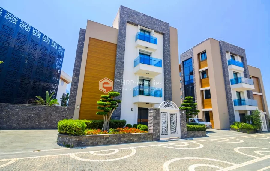 Zeitgenössische Wohnvilla mit 6 Zimmer zum Verkauf in Konakli