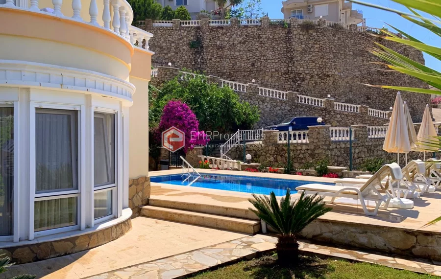 Premium samostojeca vila sa 4 spavace sobe na prodaju u Kargicaku