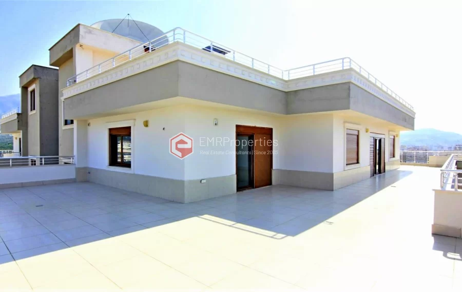 Luksuzni penthouse sa 4 spavace sobe sa velikom terasom i panoramskim pogledom na prodaju u Mahmutla