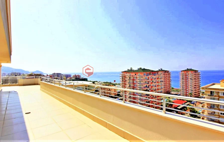 Luksuzni penthouse sa 4 spavace sobe sa velikom terasom i panoramskim pogledom na prodaju u Mahmutla