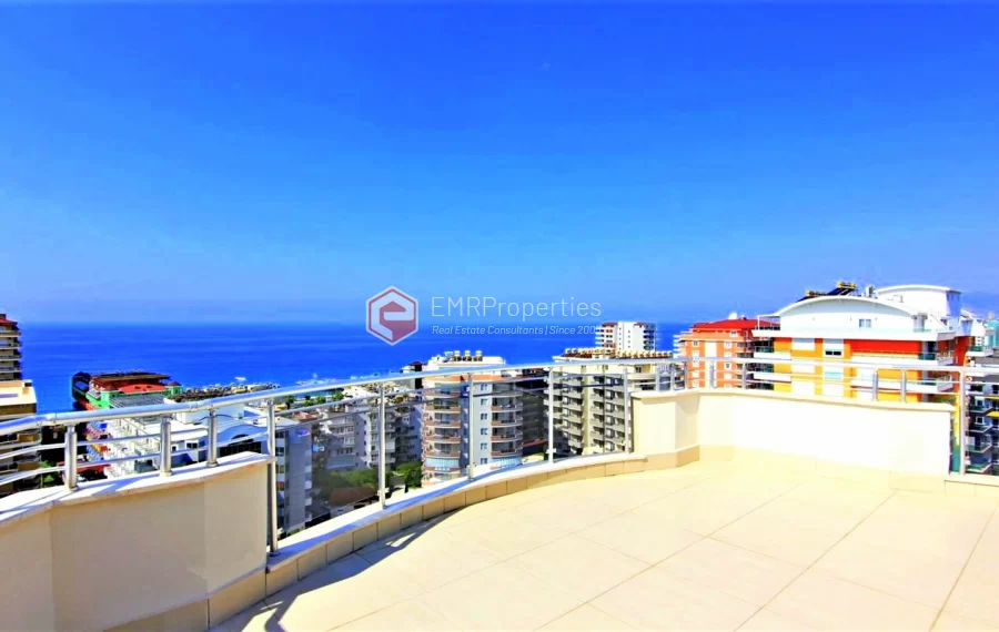 Luksuzni penthouse sa 4 spavace sobe sa velikom terasom i panoramskim pogledom na prodaju u Mahmutla