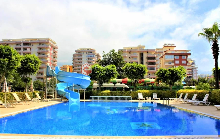 Luksuzni penthouse sa 4 spavace sobe sa velikom terasom i panoramskim pogledom na prodaju u Mahmutla