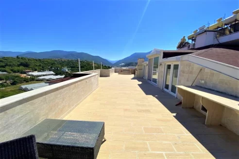 Продается светлый и просторный дуплекс пентхаус с 4 спальнями в Тосмуре