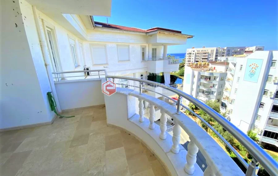 Bright and spacious 4 bedroom duplex penthouse for sale in Tosmur