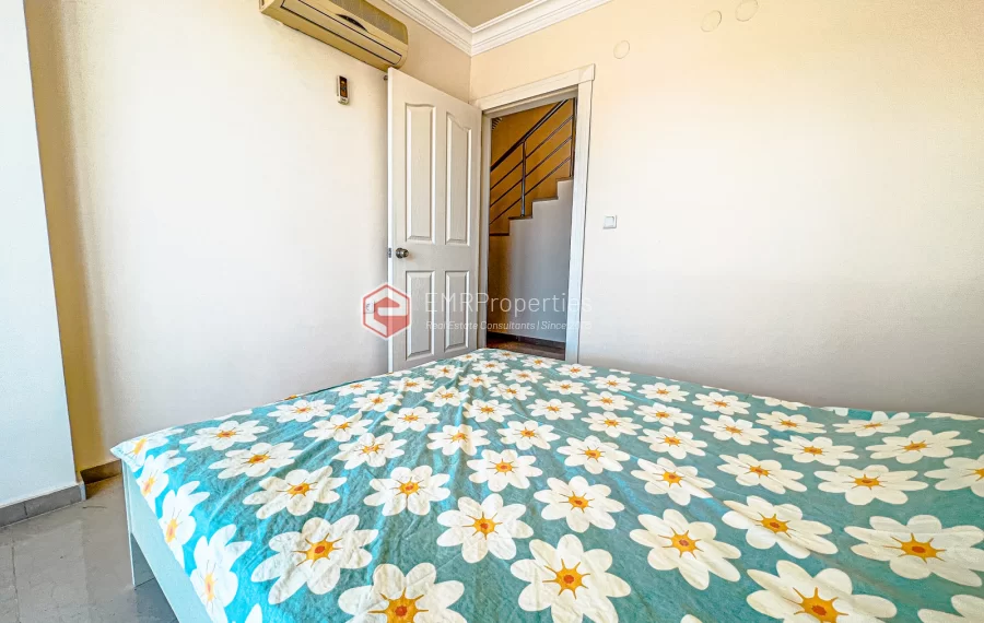 Пентхаус-дуплекс с 4 спальнями и видом на море на продажу в Махмутларе