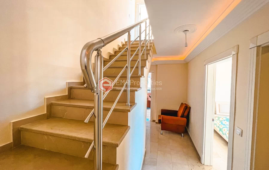 Пентхаус-дуплекс с 4 спальнями и видом на море на продажу в Махмутларе