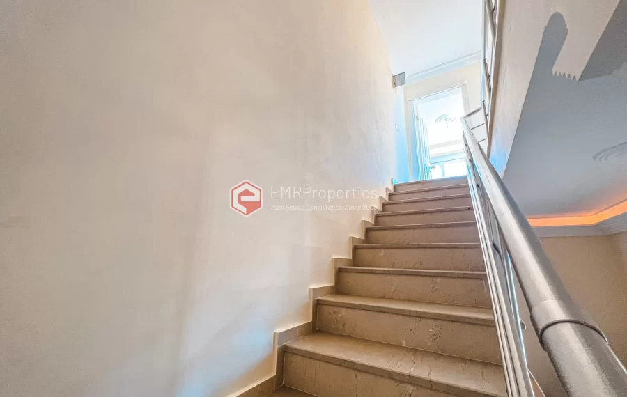 Пентхаус-дуплекс с 4 спальнями и видом на море на продажу в Махмутларе