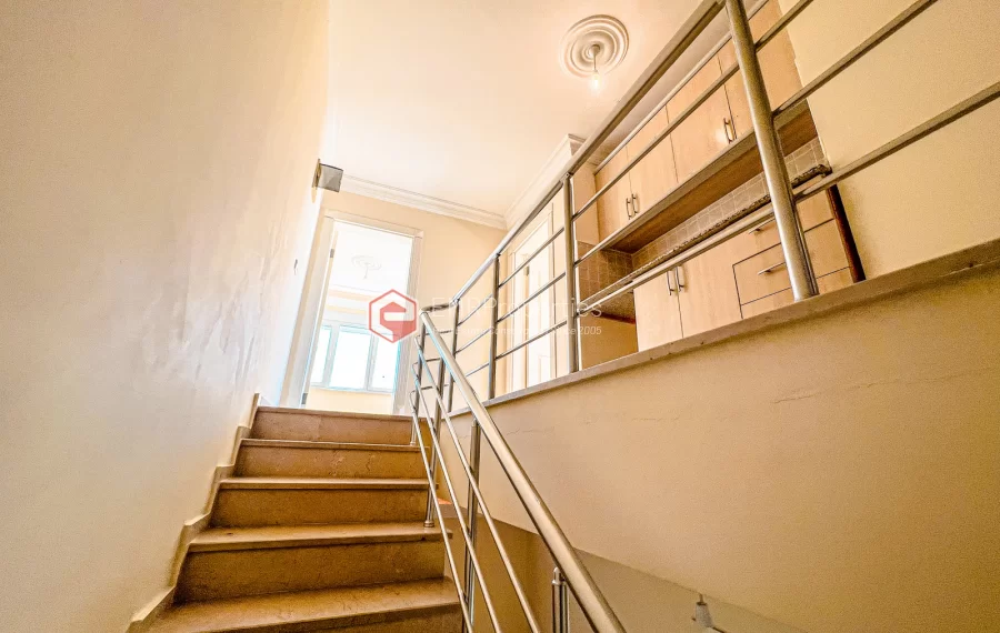 Пентхаус-дуплекс с 4 спальнями и видом на море на продажу в Махмутларе