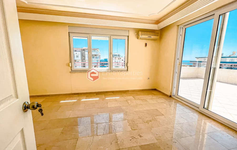 Пентхаус-дуплекс с 4 спальнями и видом на море на продажу в Махмутларе