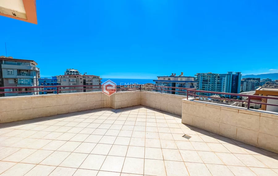 Пентхаус-дуплекс с 4 спальнями и видом на море на продажу в Махмутларе