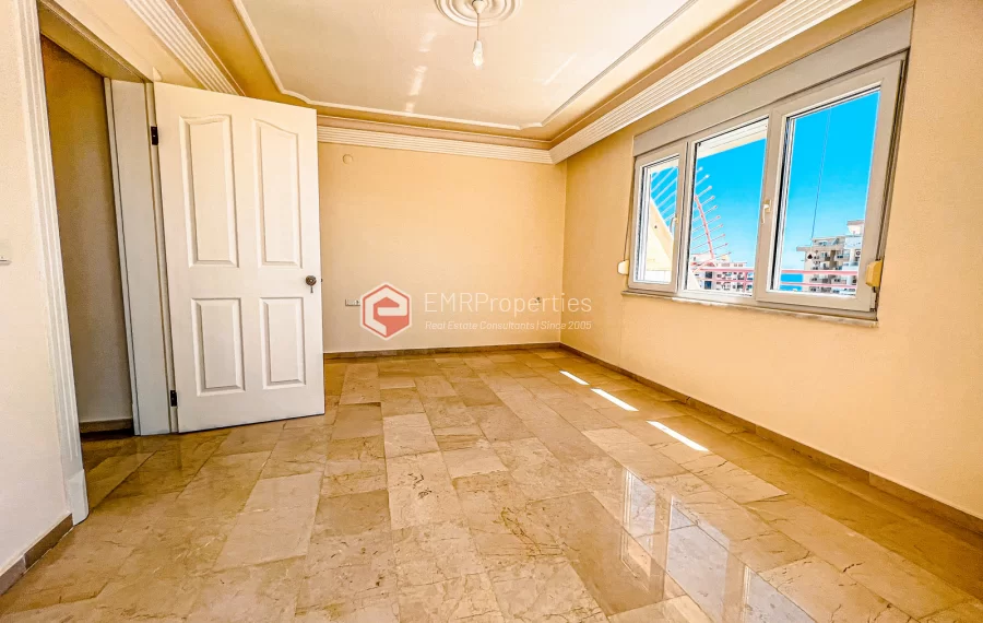 Пентхаус-дуплекс с 4 спальнями и видом на море на продажу в Махмутларе