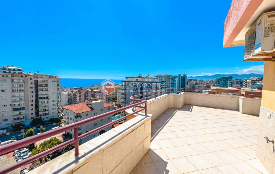 Пентхаус-дуплекс с 4 спальнями и видом на море на продажу в Махмутларе