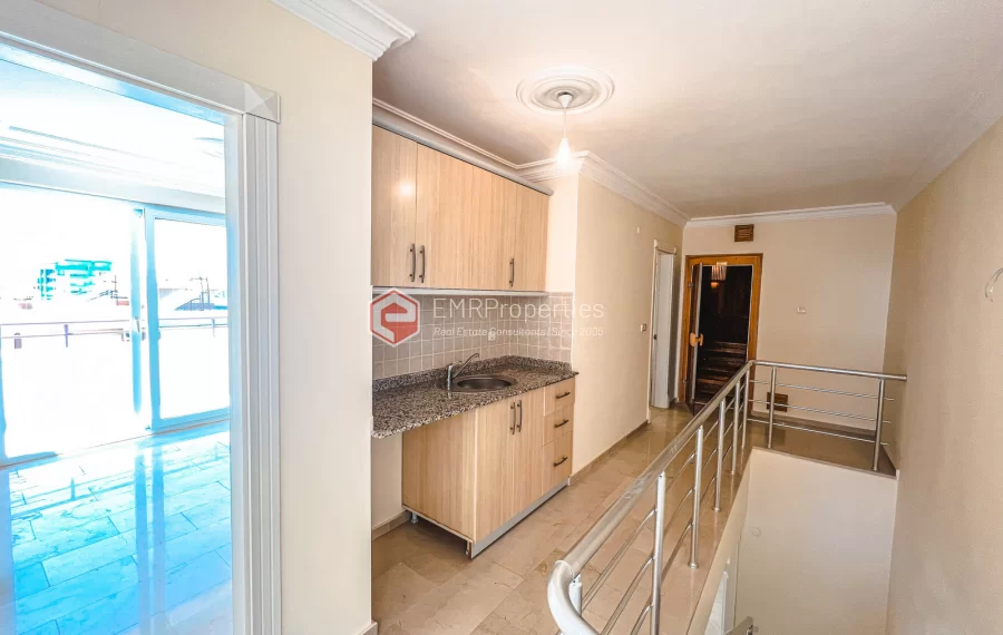 Пентхаус-дуплекс с 4 спальнями и видом на море на продажу в Махмутларе