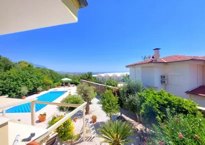 Modern and qualitative 3+2 Triplex villla in the middle of nature with panoramic view in Oba