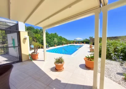 Modern and qualitative 3+2 Triplex villla in the middle of nature with panoramic view in Oba