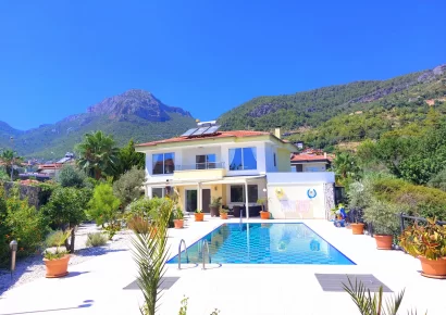 Modern and qualitative 3+2 Triplex villla in the middle of nature with panoramic view in Oba