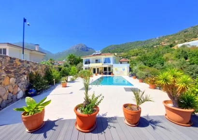 Modern and qualitative 3+2 Triplex villla in the middle of nature with panoramic view in Oba