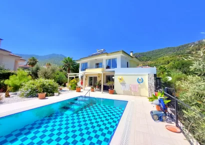 Modern and qualitative 3+2 Triplex villla in the middle of nature with panoramic view in Oba