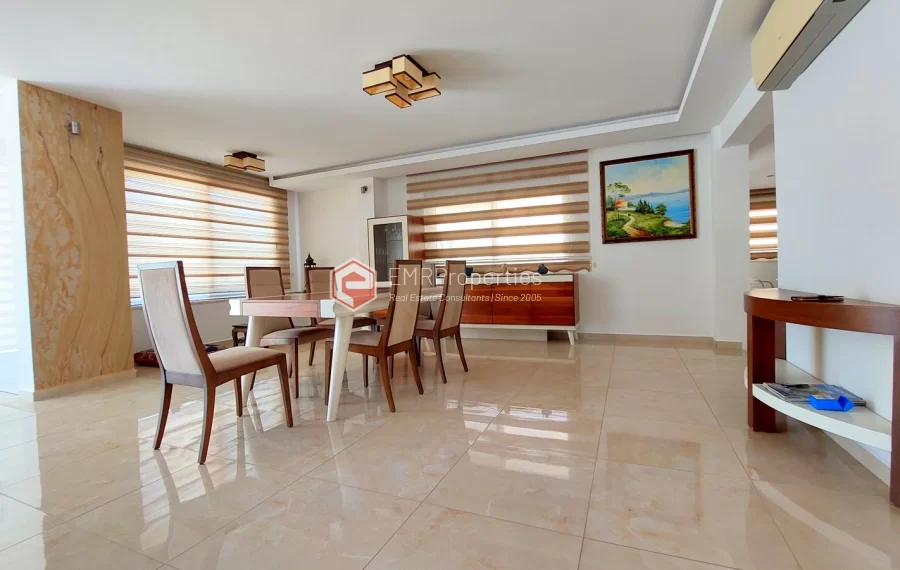 Роскошная двухуровневая вилла с 2 спальнями и прекрасным видом на природу и море.