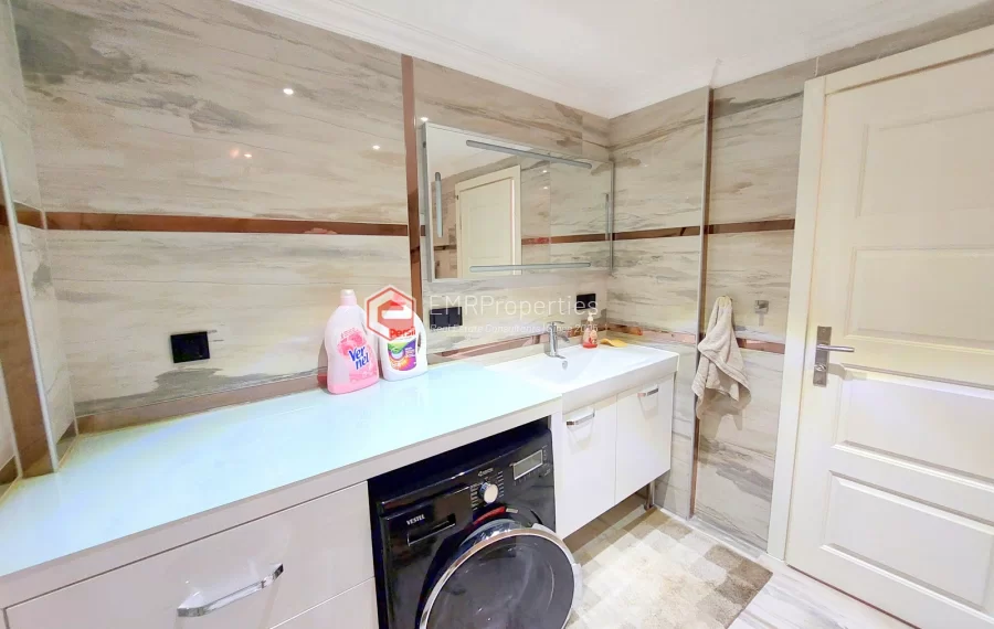 Роскошная двухуровневая вилла с 2 спальнями и прекрасным видом на природу и море.