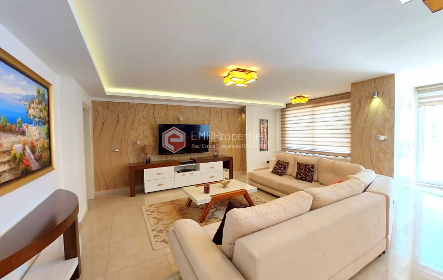 Роскошная двухуровневая вилла с 2 спальнями и прекрасным видом на природу и море.