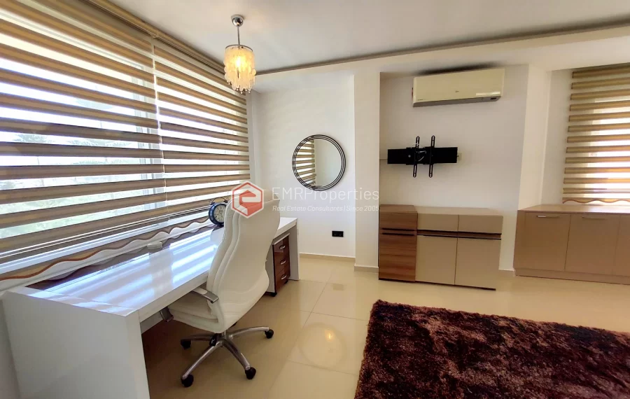 Роскошная двухуровневая вилла с 2 спальнями и прекрасным видом на природу и море.