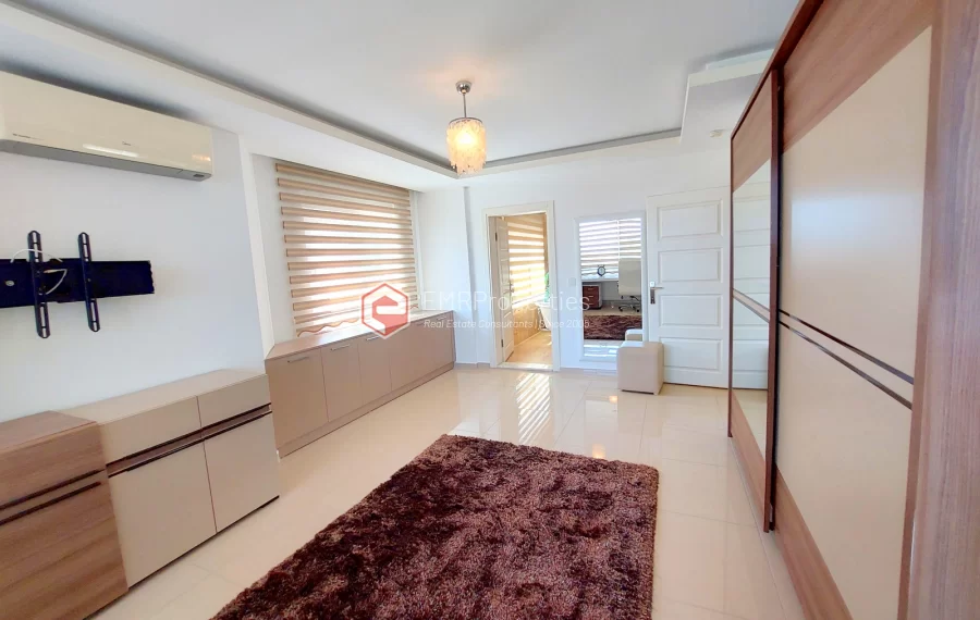 Роскошная двухуровневая вилла с 2 спальнями и прекрасным видом на природу и море.