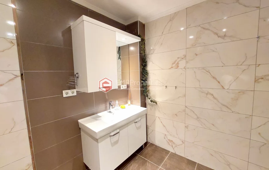 Роскошная двухуровневая вилла с 2 спальнями и прекрасным видом на природу и море.