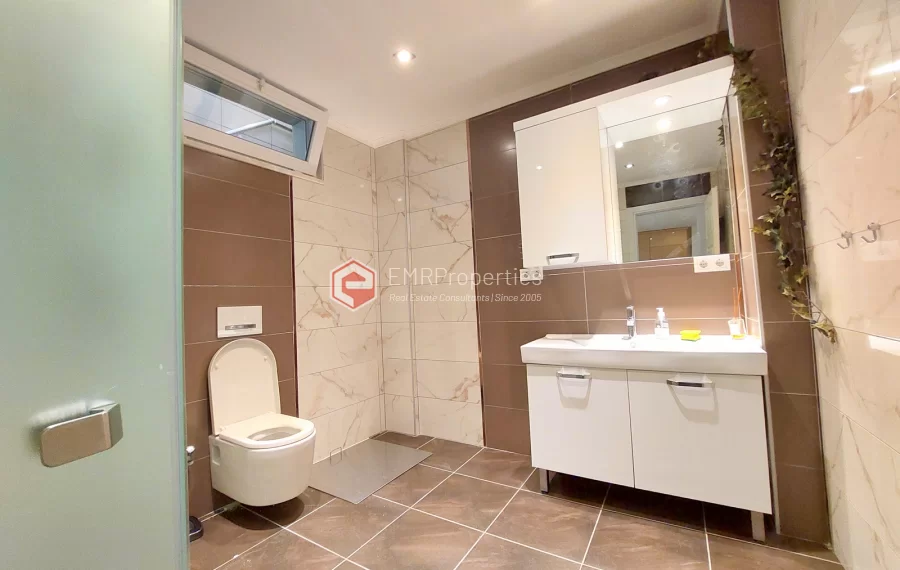 Роскошная двухуровневая вилла с 2 спальнями и прекрасным видом на природу и море.