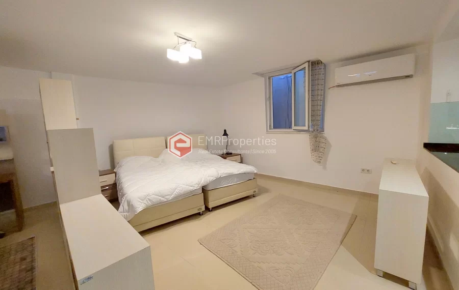 Роскошная двухуровневая вилла с 2 спальнями и прекрасным видом на природу и море.