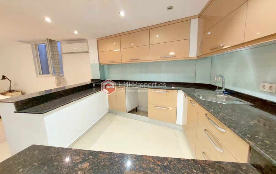 Роскошная двухуровневая вилла с 2 спальнями и прекрасным видом на природу и море.