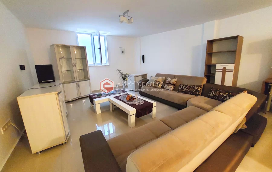 Роскошная двухуровневая вилла с 2 спальнями и прекрасным видом на природу и море.