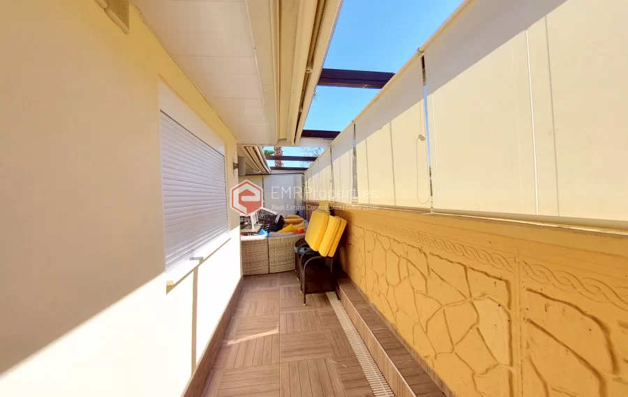 Роскошная двухуровневая вилла с 2 спальнями и прекрасным видом на природу и море.