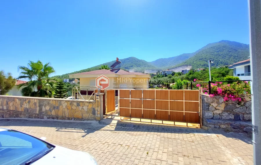 Роскошная двухуровневая вилла с 2 спальнями и прекрасным видом на природу и море.