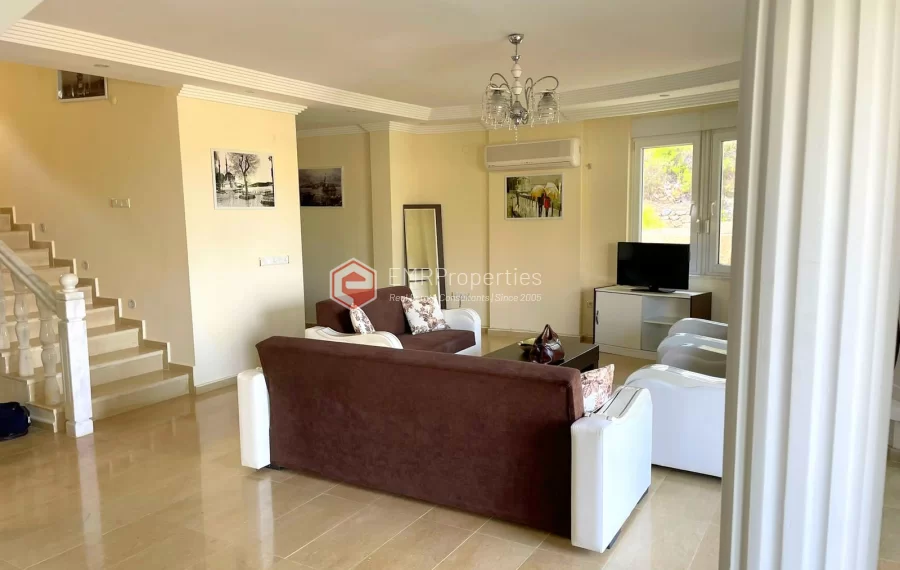 Ruhige, freistehende Villa mit 5 Zimmer, Whirlpool und Kamin zum Verkauf in Demirtasch