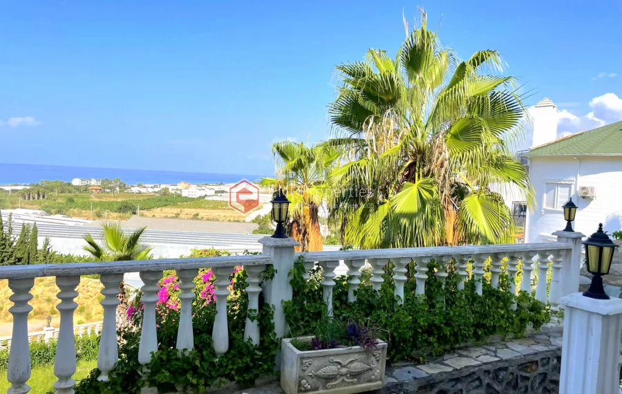 Ruhige, freistehende Villa mit 5 Zimmer, Whirlpool und Kamin zum Verkauf in Demirtasch