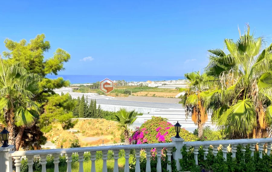 Ruhige, freistehende Villa mit 5 Zimmer, Whirlpool und Kamin zum Verkauf in Demirtasch