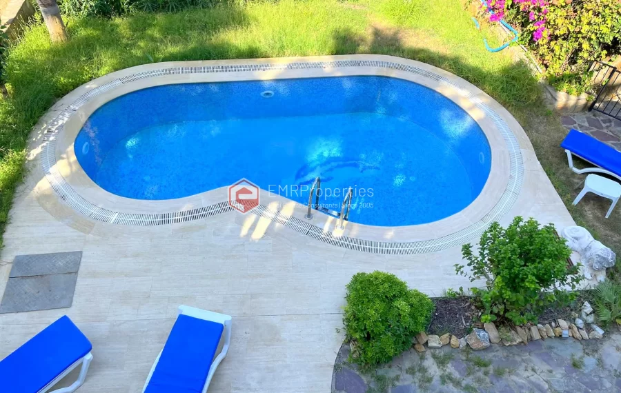 Ruhige, freistehende Villa mit 5 Zimmer, Whirlpool und Kamin zum Verkauf in Demirtasch