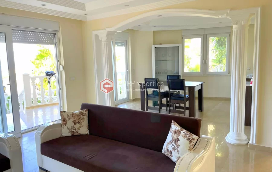 Ruhige, freistehende Villa mit 5 Zimmer, Whirlpool und Kamin zum Verkauf in Demirtasch